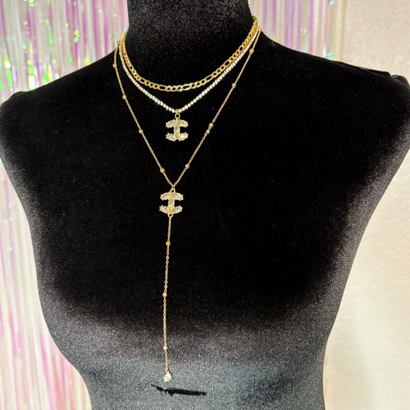 Boutique Finds Jewelry - Gold Layered Pendant Necklace Set- Rhinestone Detail Women Jewelry Adjustable